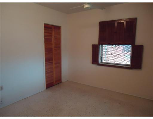 642 Southwest 11th Street Hallandale Beach, FL 33009 - Photo 10 of 16 Studio/Study/Office