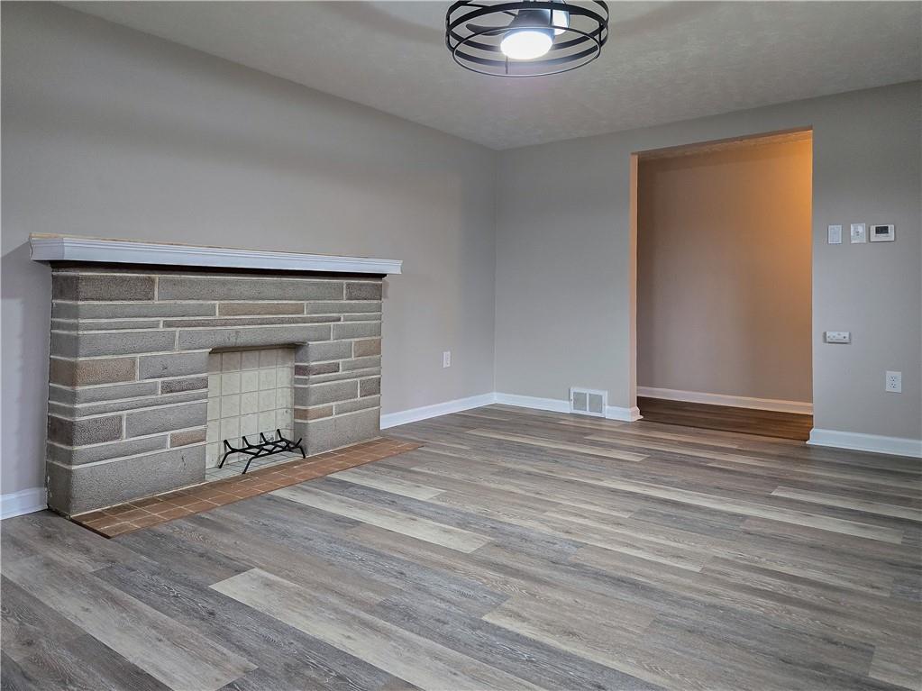 3216 Brodhead Road Aliquippa, PA 15001 - Photo 11 of 29 Living room