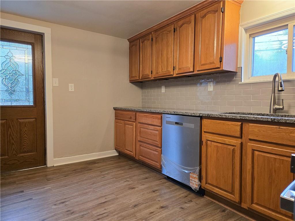 3216 Brodhead Road Aliquippa, PA 15001 - Photo 7 of 29 Gorgeous Granite Countertops