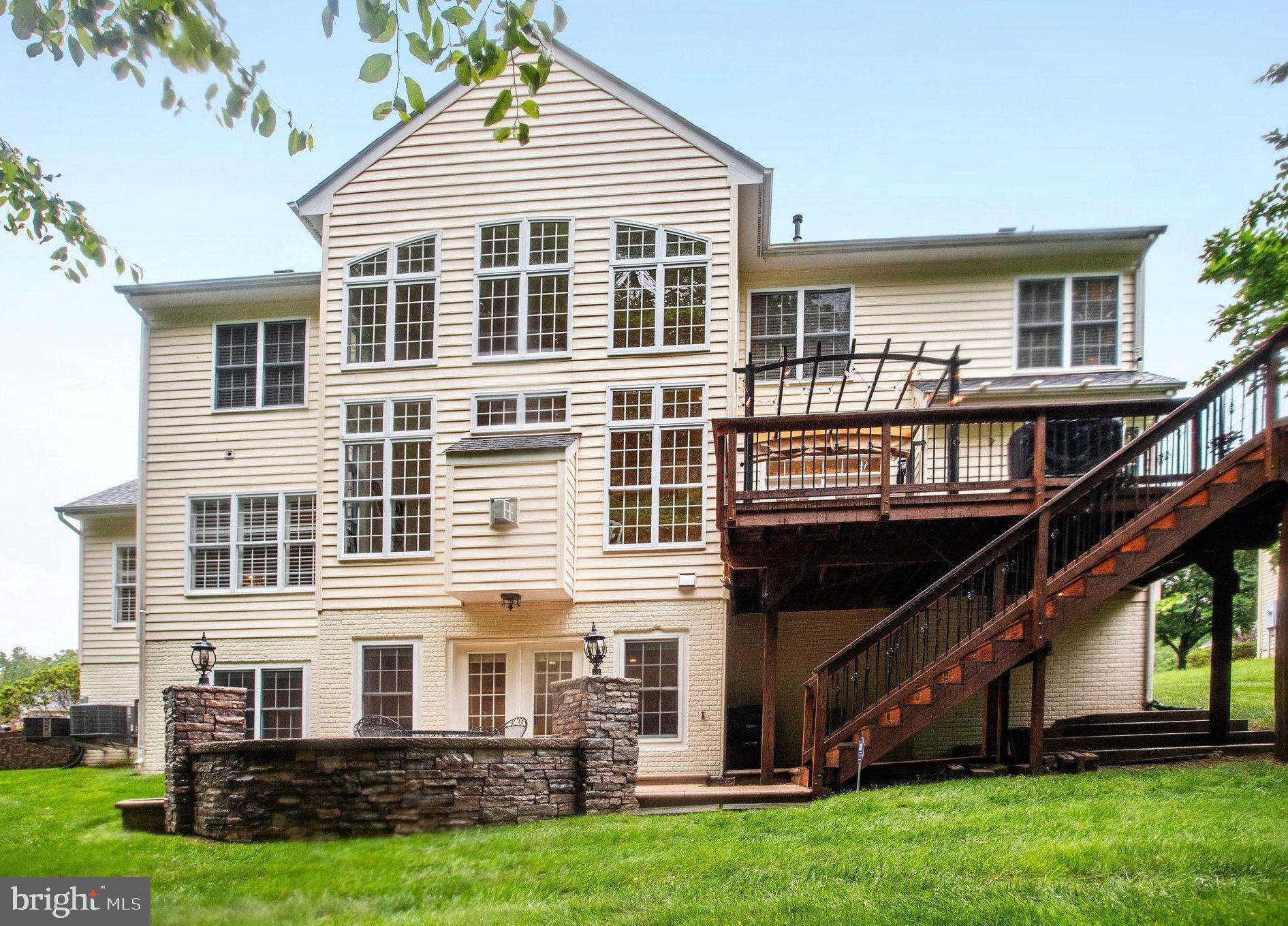 18565 Kerill Road Triangle, VA 22172 - Photo 14 of 59 a front view of a house with a yard