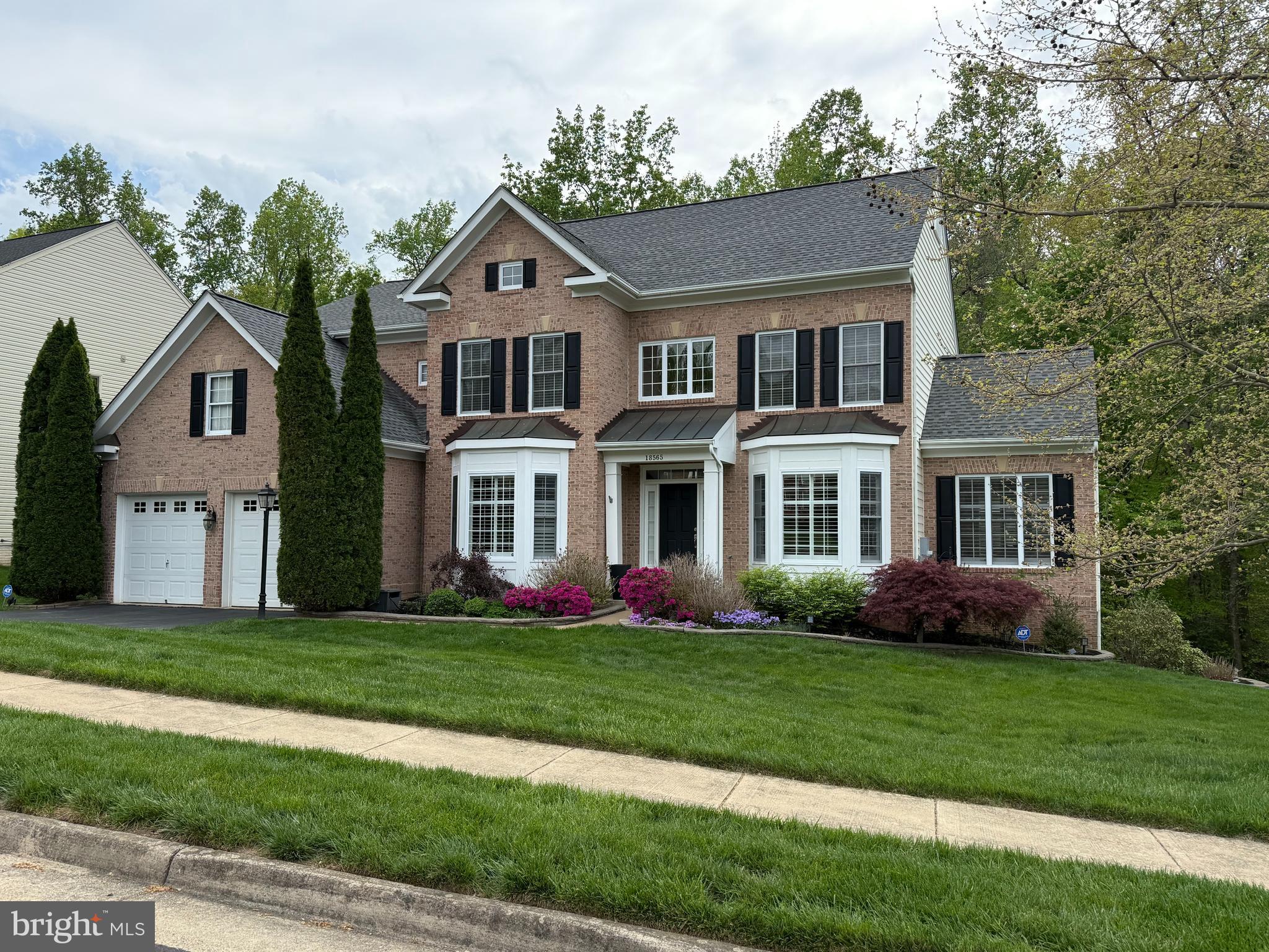 18565 Kerill Road Triangle, VA 22172 - Photo 2 of 59 a front view of a house with a garden