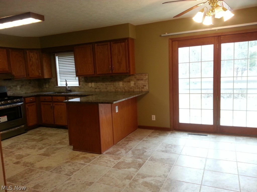 25704 Tryon Road Bedford, OH 44146 - Photo 4 of 25 Gallery Image 4