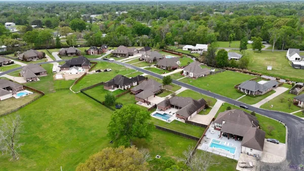 $585,600 | 11157 Toria Lane, St. Amant, LA 70774