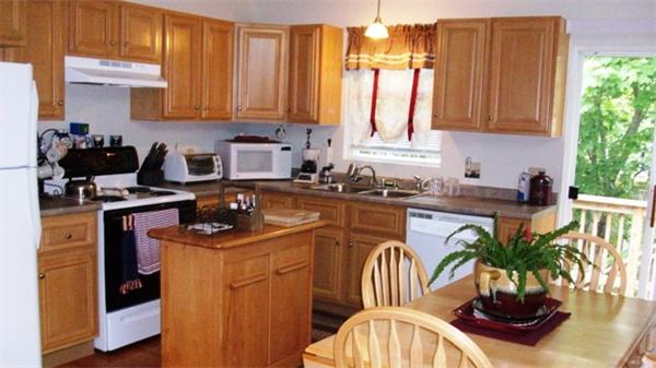 368 Point Avenue Warwick, RI 02889 - Photo 3 of 30 Gallery Image 3