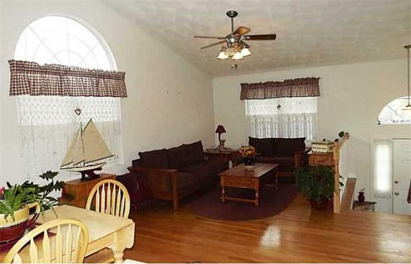 368 Point Avenue Warwick, RI 02889 - Photo 5 of 30 Gallery Image 5