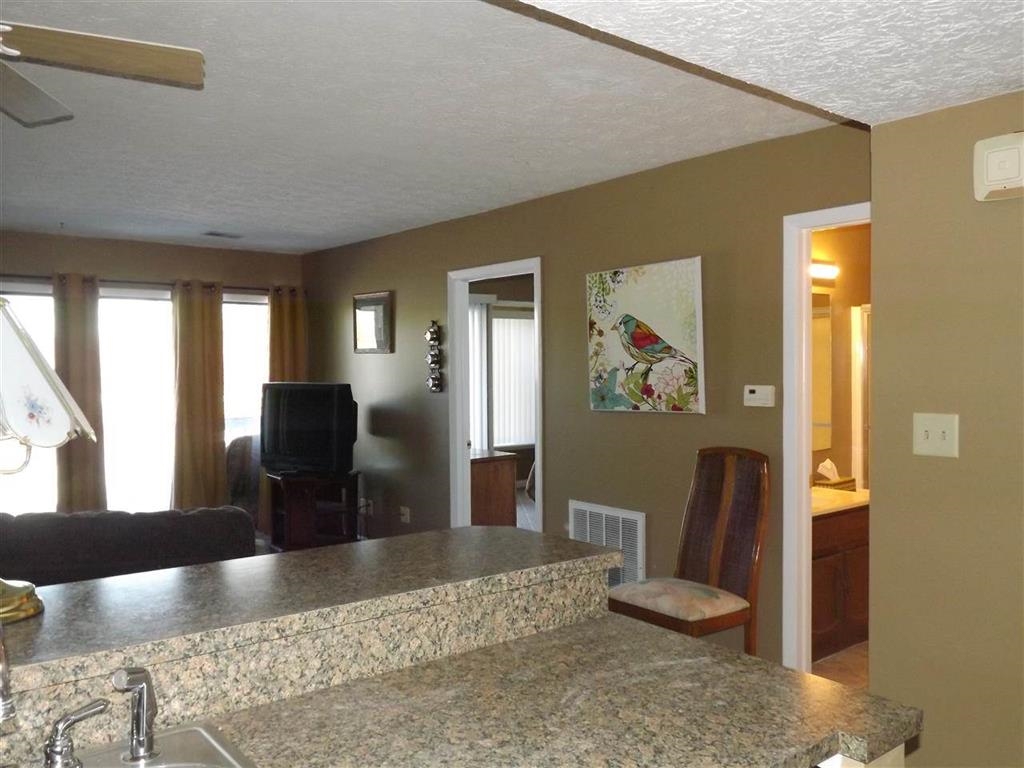9141 South Pointe Ridge Lane, Unit 38 Bloomington, IN 47401 - Photo 6 of 17