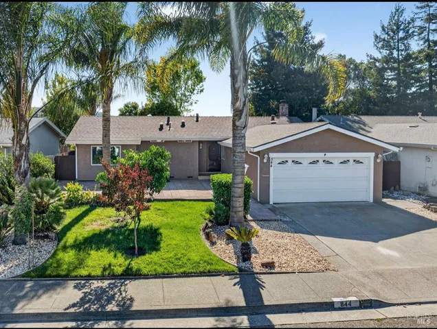 $769,000 | 844 Cedarwood Lane, Petaluma, CA 94954