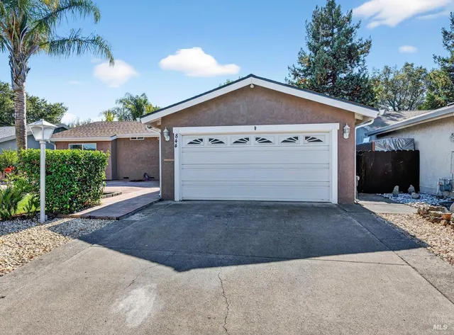 $759,000 | 844 Cedarwood Lane, Petaluma, CA 94954