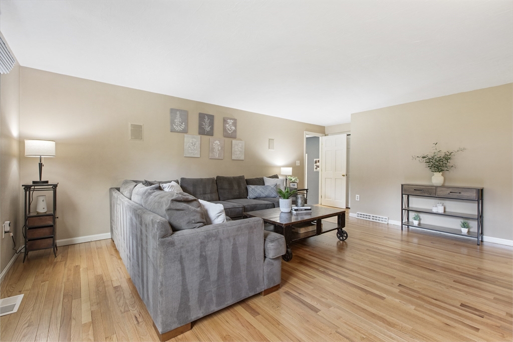 16 Blueberry Hill Road Medway, MA 02053 - Photo 5 of 42 Gallery Image 5