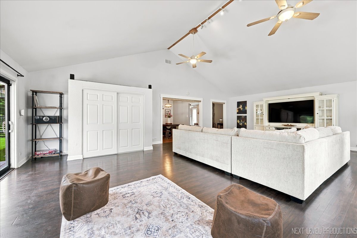 381 Orion Road Batavia, IL 60510 - Photo 9 of 30