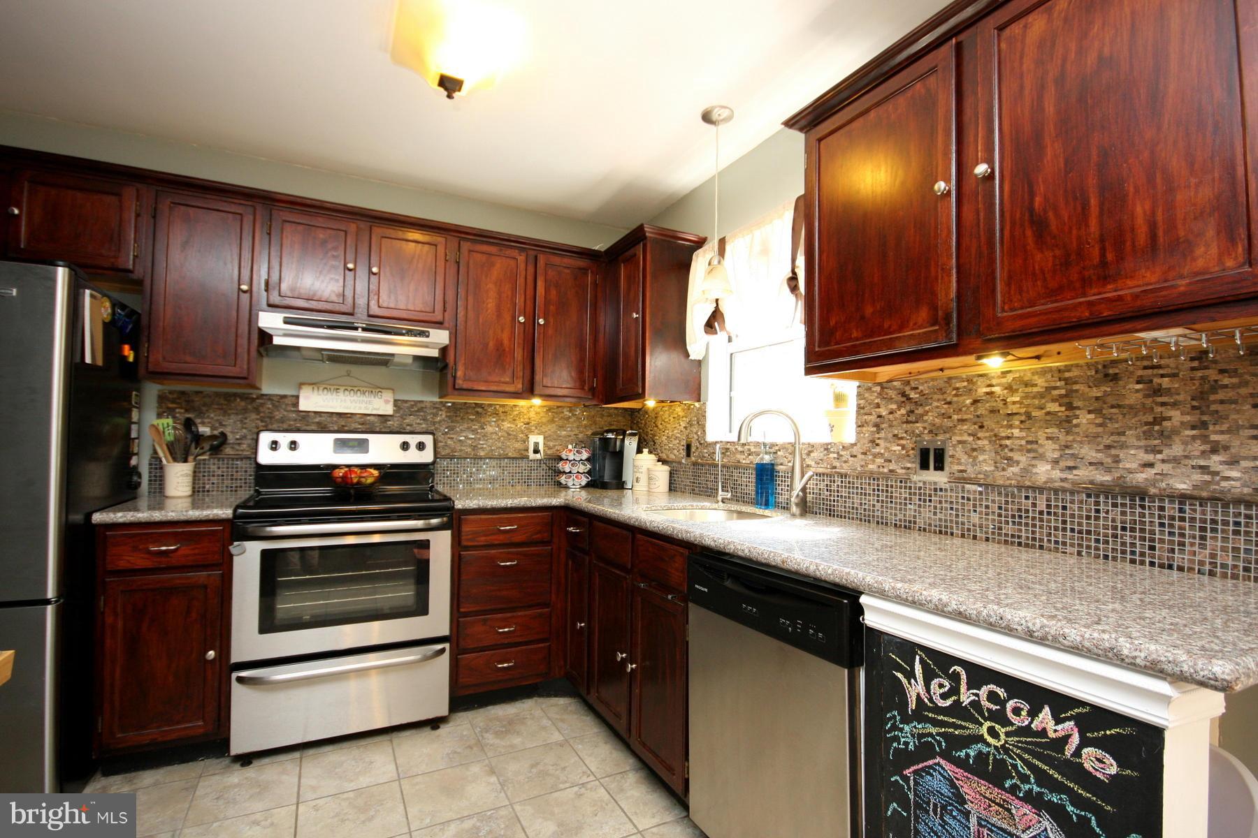 178 Magothy Beach Road Pasadena, MD 21122 - Photo 3 of 28 Kitchen