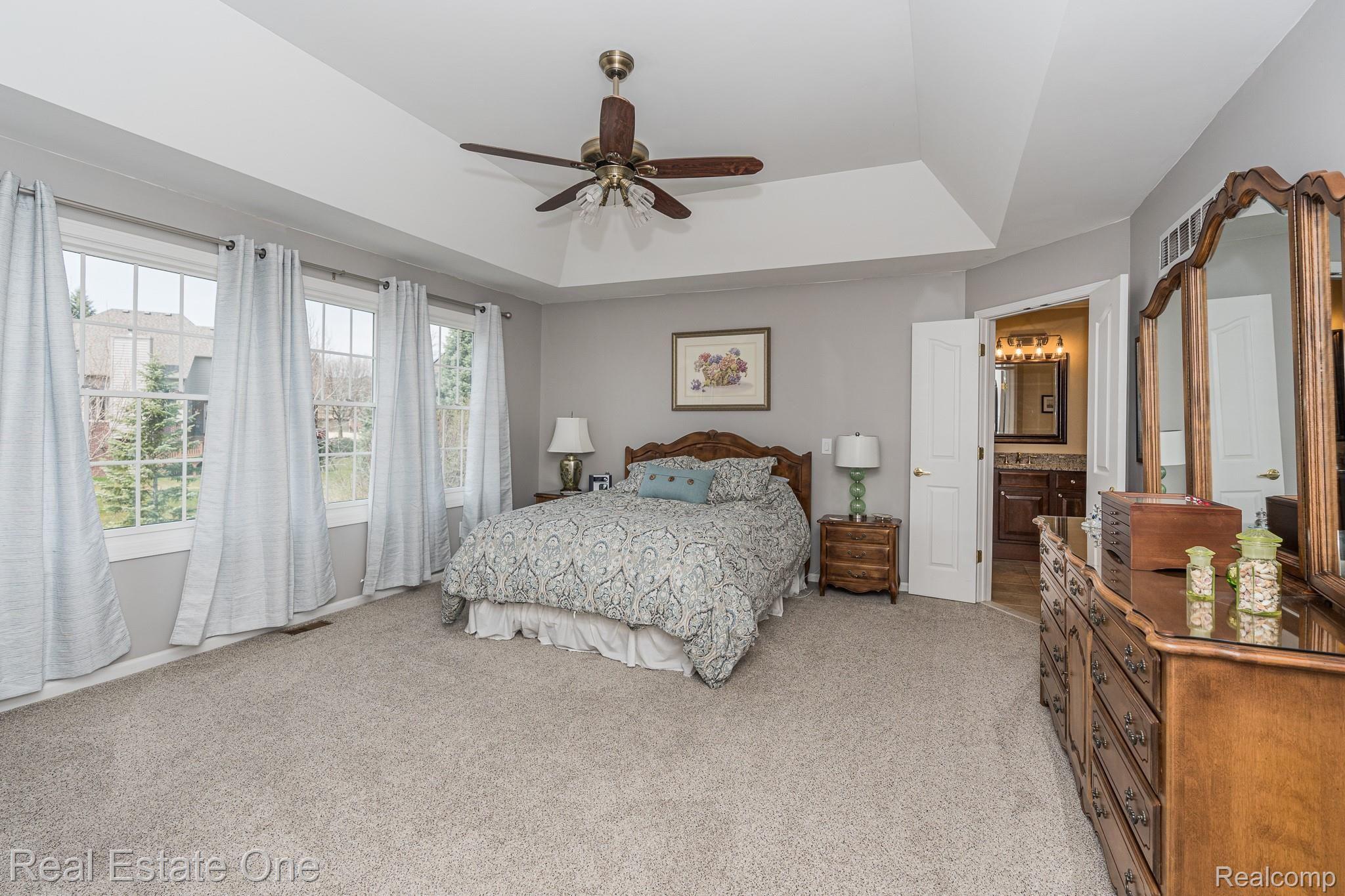 1039 Miners Run Rochester, MI 48306 - Photo 21 of 37 Master bedroom