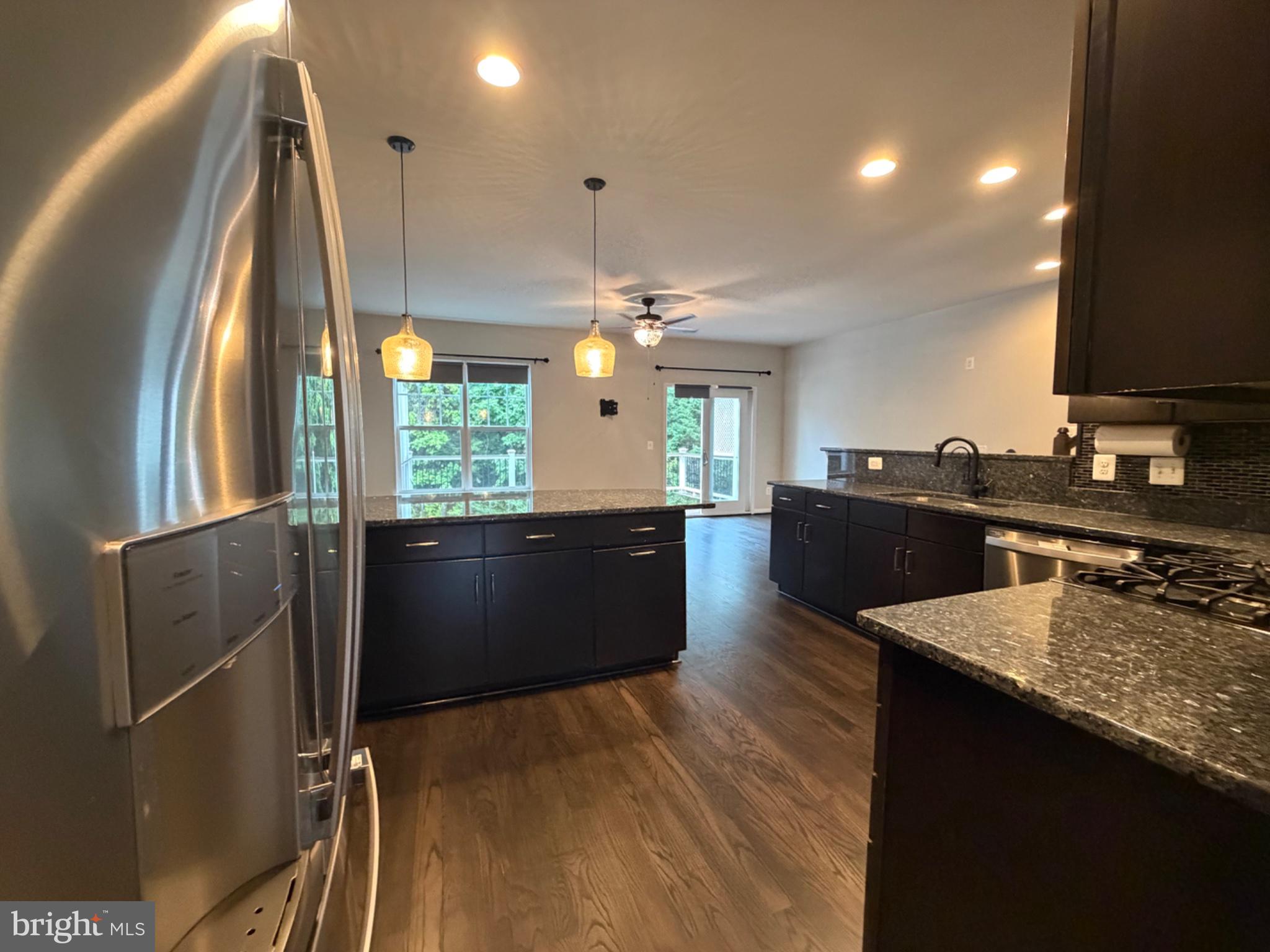 25333 Wakestone Terrace Chantilly, VA 20152 - Photo 38 of 109 Modern kitchen with sleek finishes.