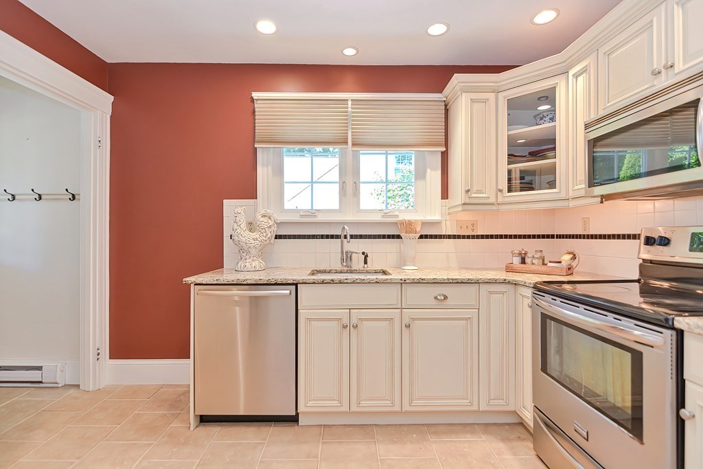 54 Upland Road Attleboro, MA 02703 - Photo 6 of 42 Gallery Image 6