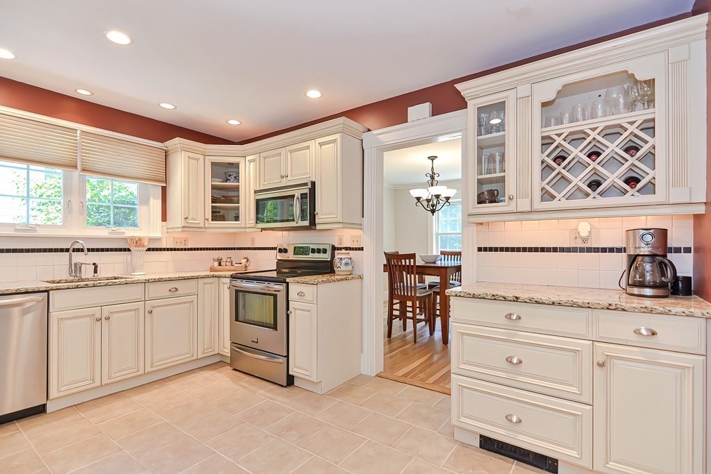 54 Upland Road Attleboro, MA 02703 - Photo 8 of 42 Gallery Image 8