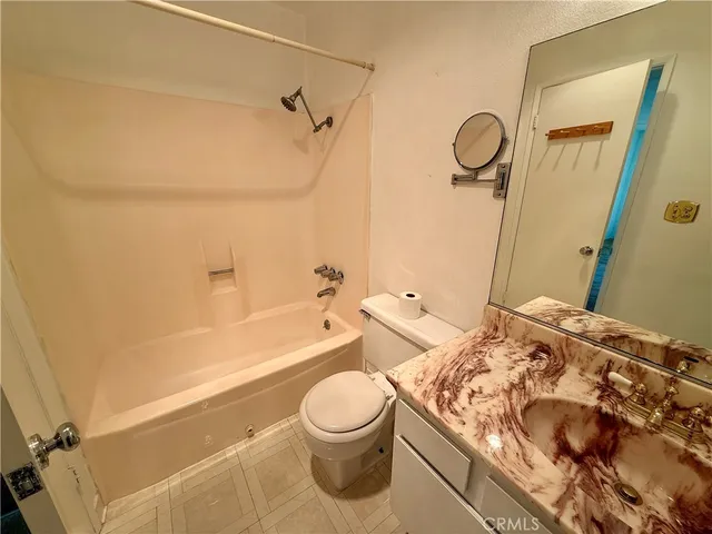 $419,900 | 4727 West 147th Street, Unit 202, Lawndale, CA 90260