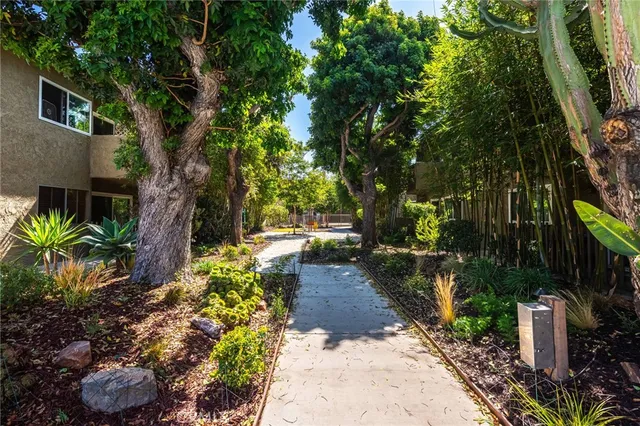 $419,900 | 4727 West 147th Street, Unit 202, Lawndale, CA 90260