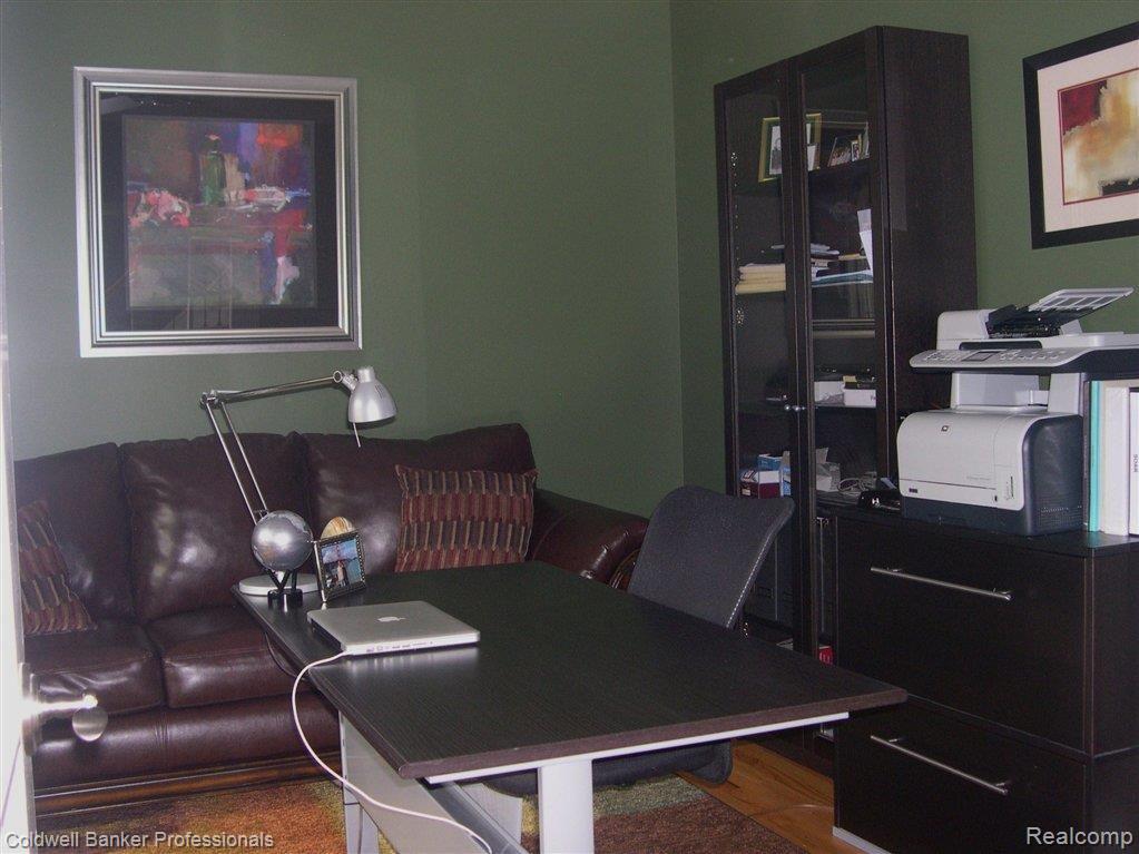 142 Spruce Lane Rochester, MI 48307 - Photo 8 of 23 Library