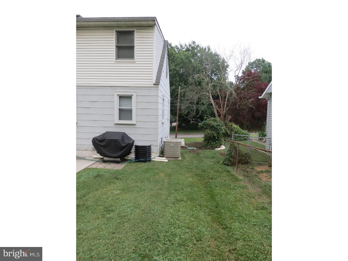 42 Delmont Road Newtown Square, PA 19073 - Photo 8 of 22 Side Yard