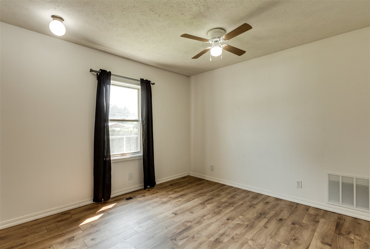 1424 North Locust Road Spokane, WA 99206 - Photo 8 of 15
