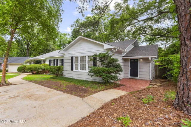 $285,000 | 3821 Montrose Circle, Jackson, MS 39216