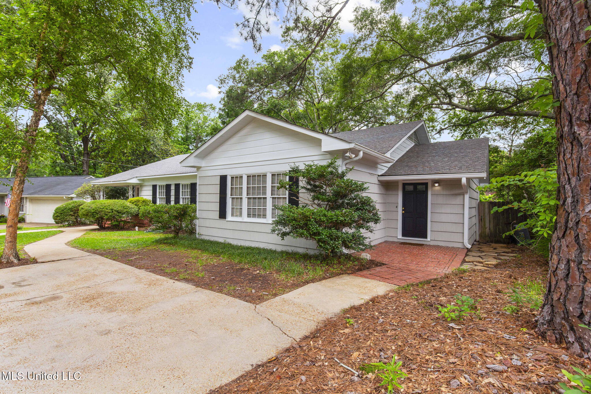 3821 Montrose Circle Jackson, MS 39216 - Photo 2 of 41 5-web-or-mls-3821 Montrose-5