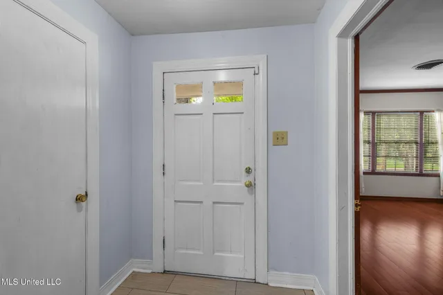 $285,000 | 3821 Montrose Circle, Jackson, MS 39216