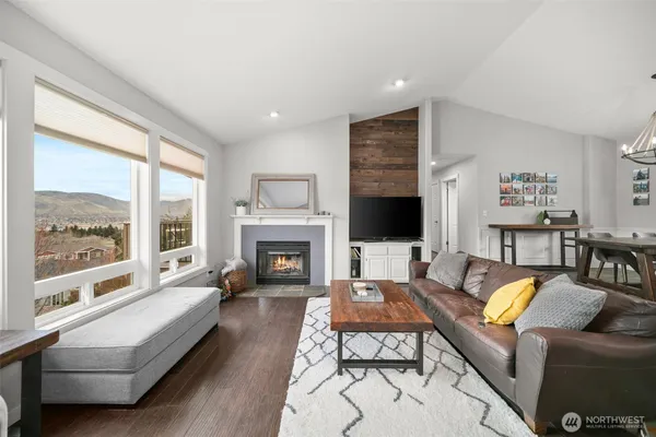 $747,000 | 712 Vista View Place, East Wenatchee, WA 98802
