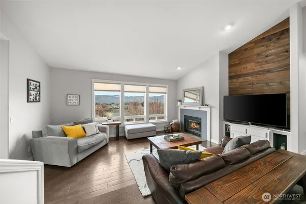 $747,000 | 712 Vista View Place, East Wenatchee, WA 98802