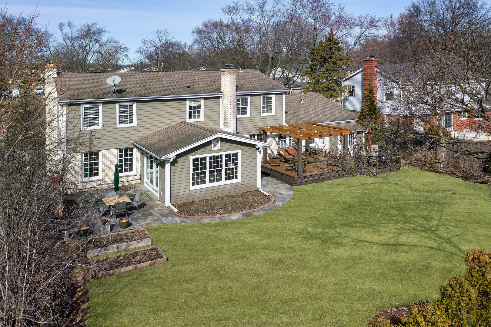2915 Shannon Road Northbrook, IL 60062 - Photo 2 of 33 front view of a house with a yard