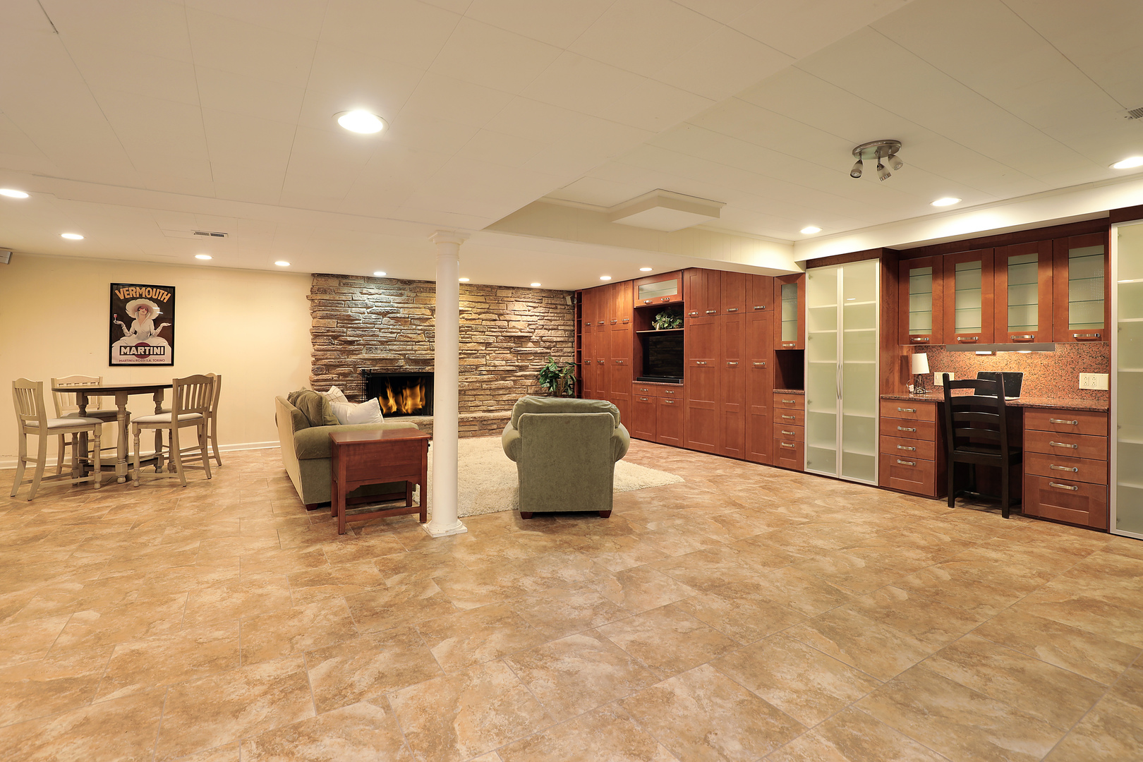 2915 Shannon Road Northbrook, IL 60062 - Photo 22 of 33 a living room with furniture and a kitchen