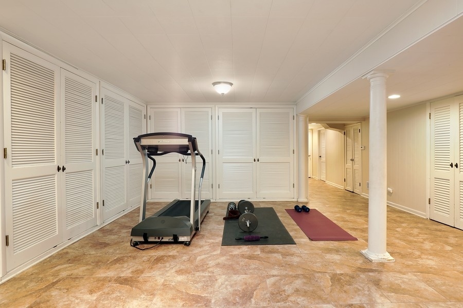 2915 Shannon Road Northbrook, IL 60062 - Photo 24 of 33 a room with gym equipment and a gym machine