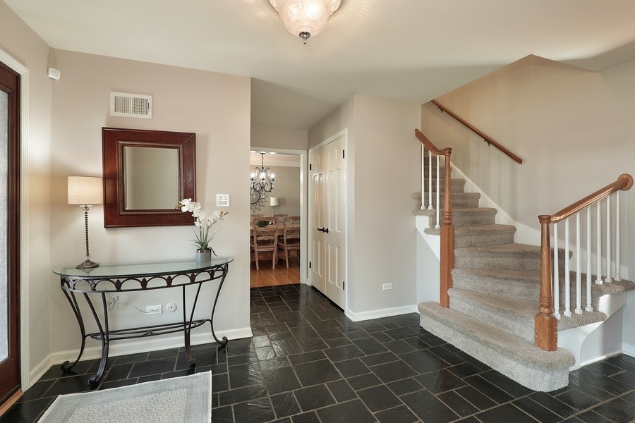 2915 Shannon Road Northbrook, IL 60062 - Photo 3 of 33 a view of a hallway with seating area and entryway