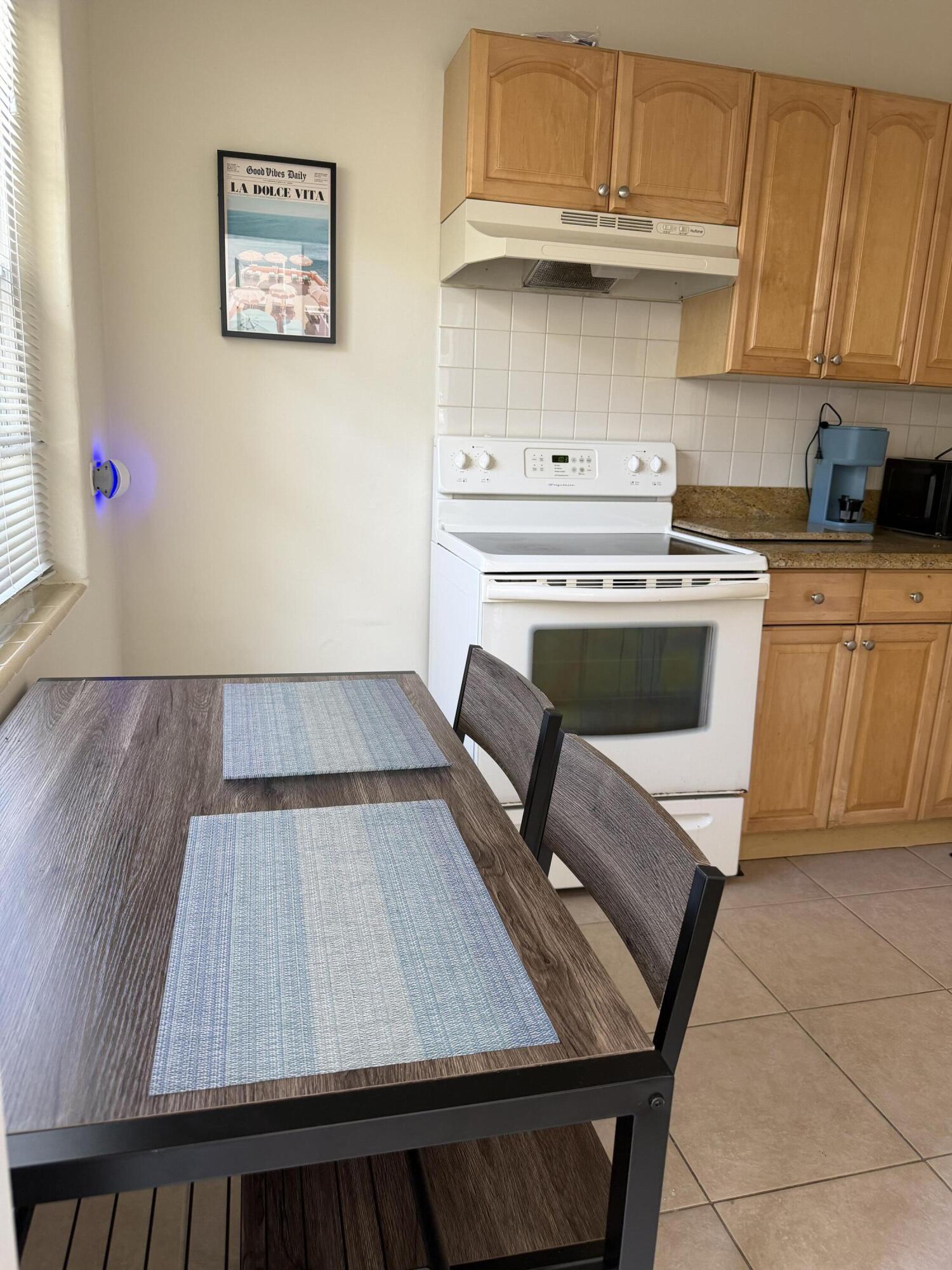 224 Conniston Road, Unit 2 West Palm Beach, FL 33405 - Photo 6 of 18 IMG_5199
