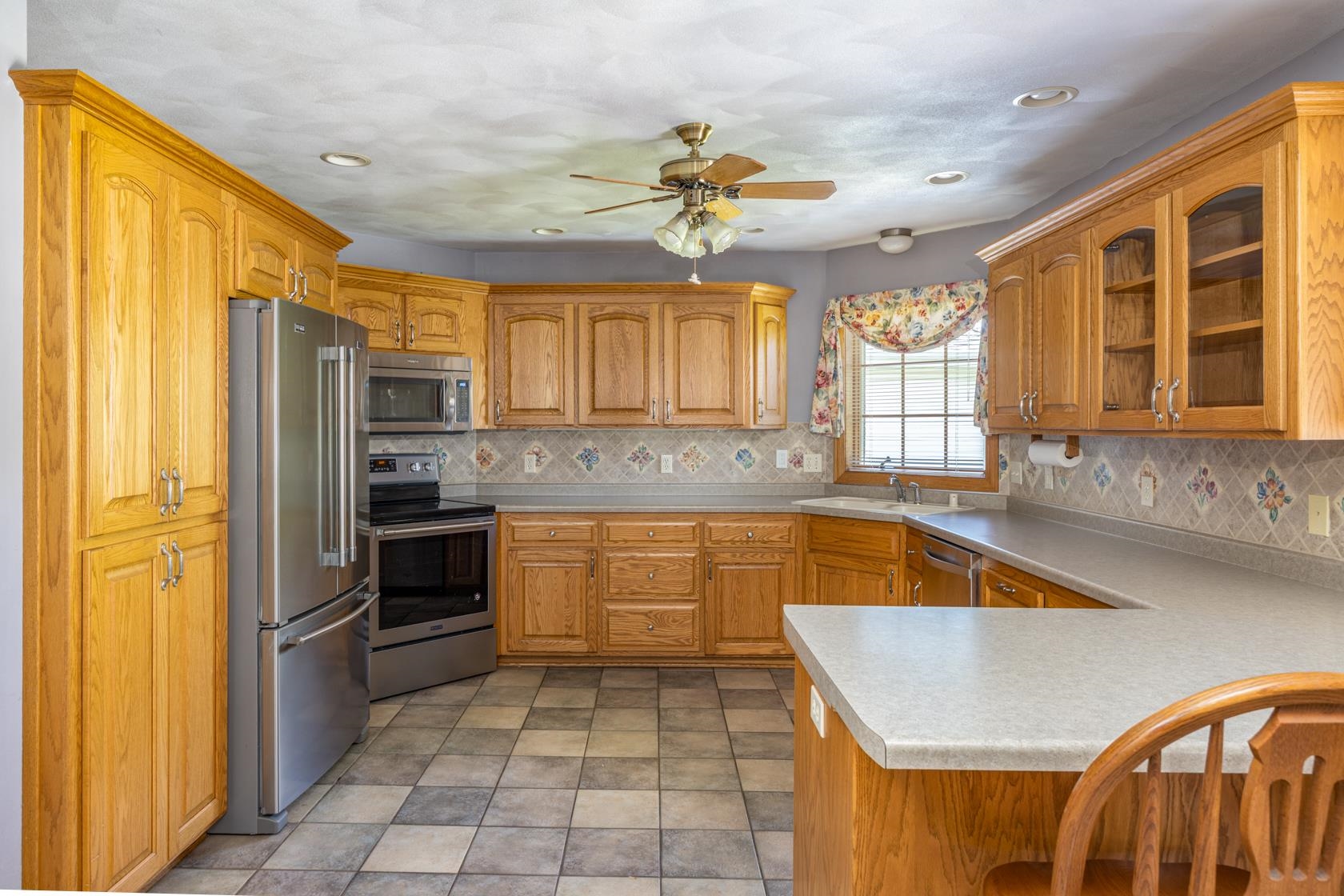 509 Kadinger Way Little Chute, WI 54140 - Photo 26 of 37