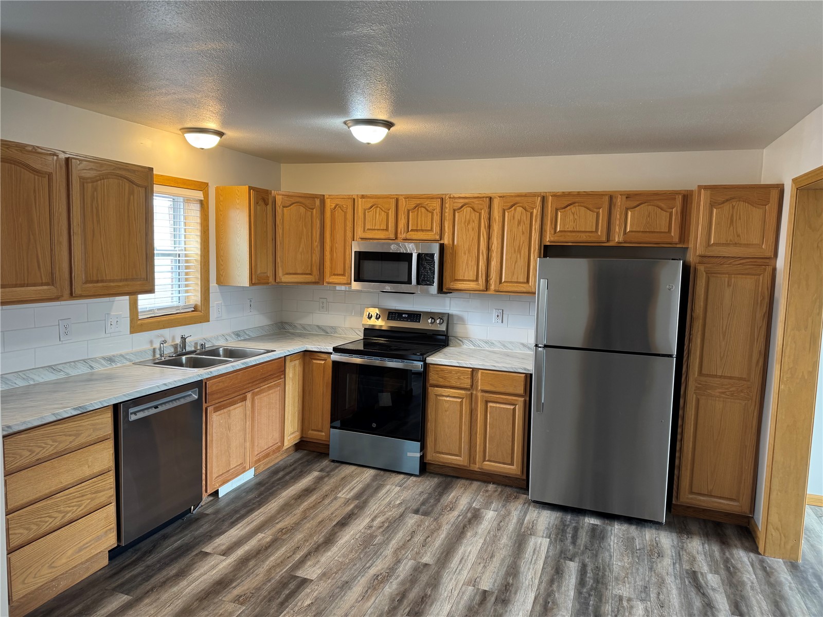 409 South 3rd Street, Unit 409 Hayden, CO 81639 - Photo 8 of 23 a kitchen with granite countertop stainless steel appliances a refrigerator a sink and a stove