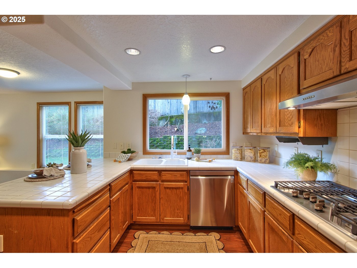 8411 Southwest 184th Loop Beaverton, OR 97007 - Photo 11 of 34 a kitchen with a sink stove and cabinets