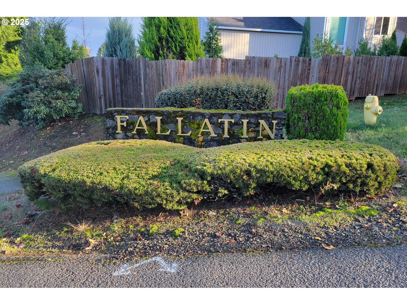 8411 Southwest 184th Loop Beaverton, OR 97007 - Photo 34 of 34 a front view of a house with garden