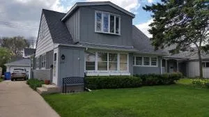 $3,400 | 6015 North Shoreland Avenue, Whitefish Bay, WI 53217