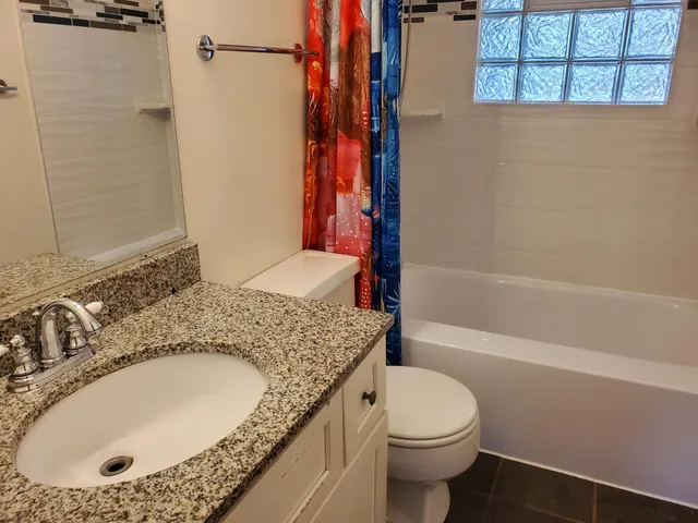 $3,400 | 6015 North Shoreland Avenue, Whitefish Bay, WI 53217