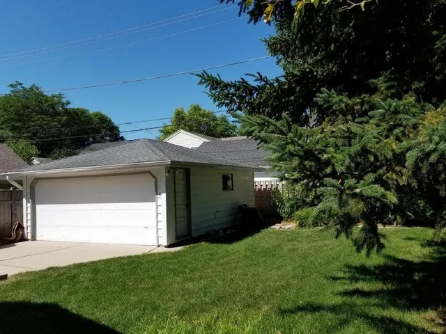 $3,400 | 6015 North Shoreland Avenue, Whitefish Bay, WI 53217