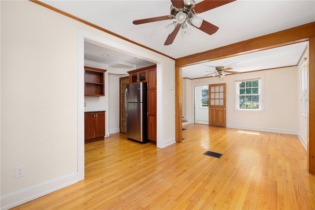 81 Old Fort Road Newport, RI 02840 - Photo 12 of 31 dining room/living room