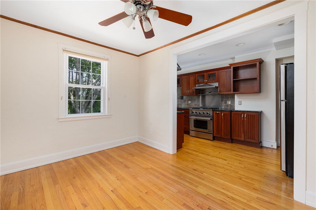 81 Old Fort Road Newport, RI 02840 - Photo 13 of 31 dining room