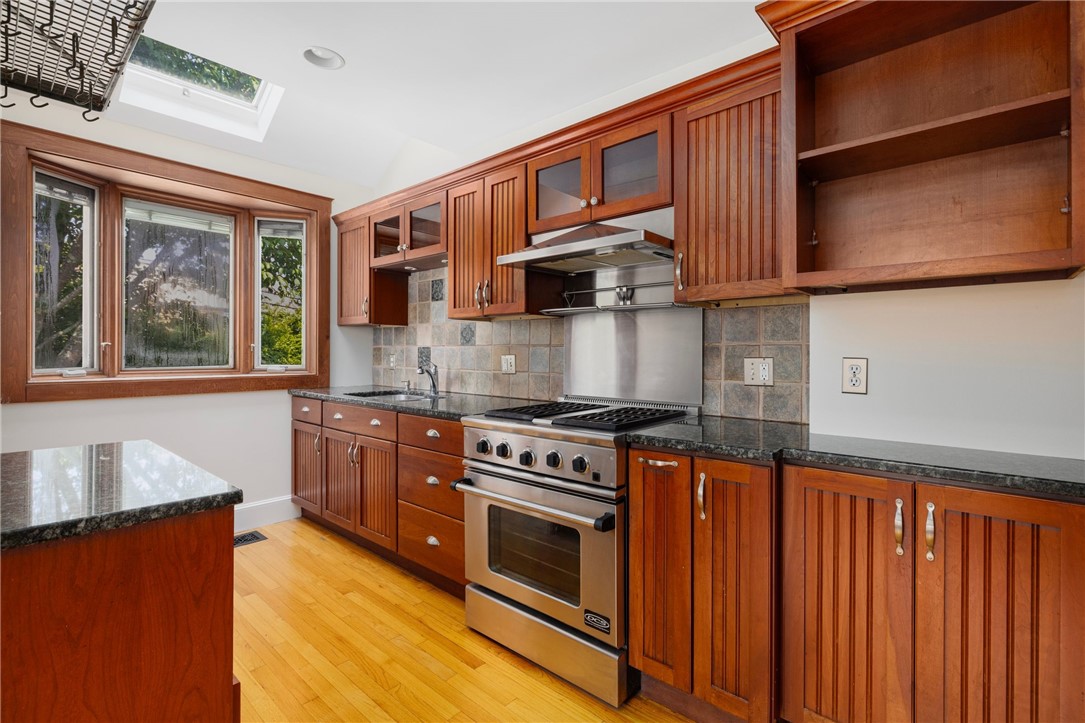 81 Old Fort Road Newport, RI 02840 - Photo 14 of 31 kitchen