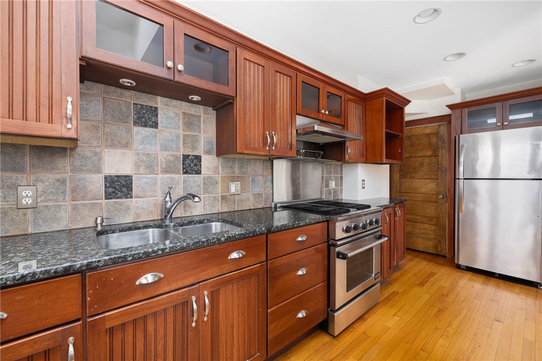 81 Old Fort Road Newport, RI 02840 - Photo 18 of 31 kitchen