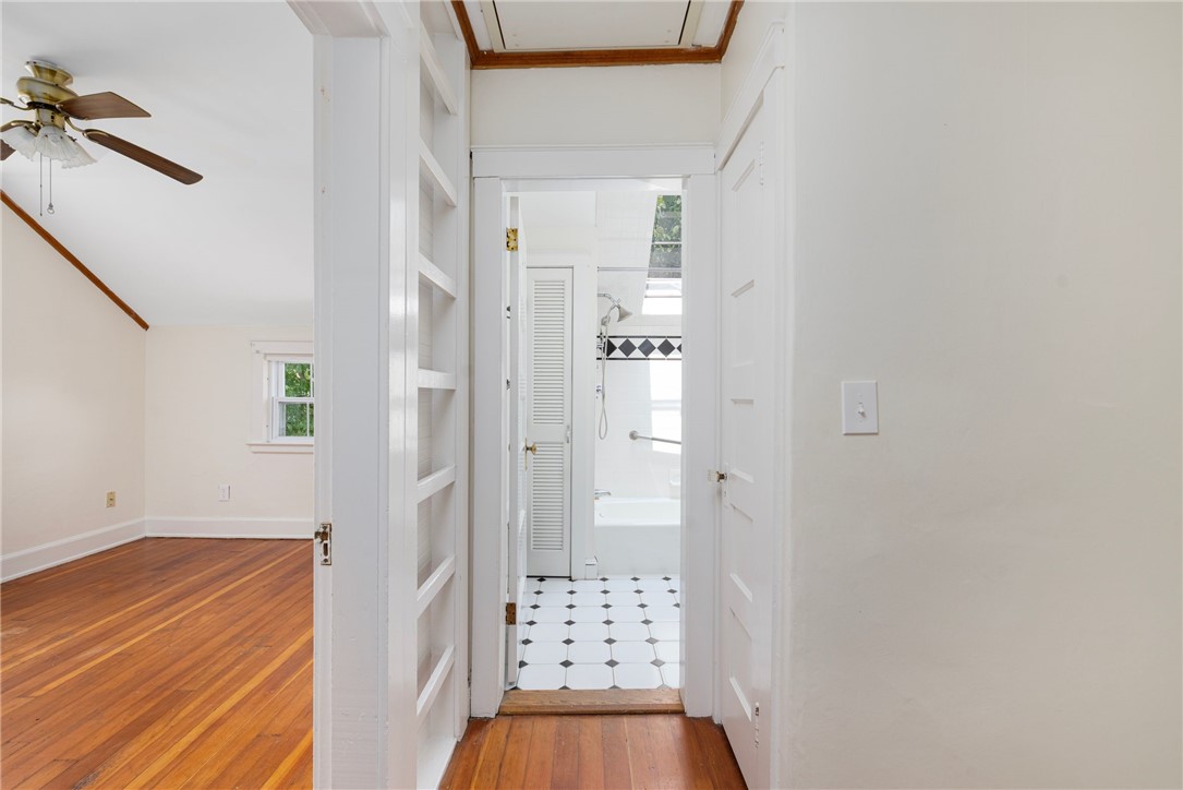 81 Old Fort Road Newport, RI 02840 - Photo 25 of 31 upstairs hall