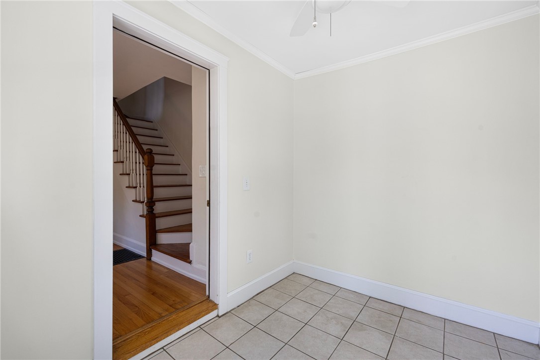 81 Old Fort Road Newport, RI 02840 - Photo 6 of 31 entry room