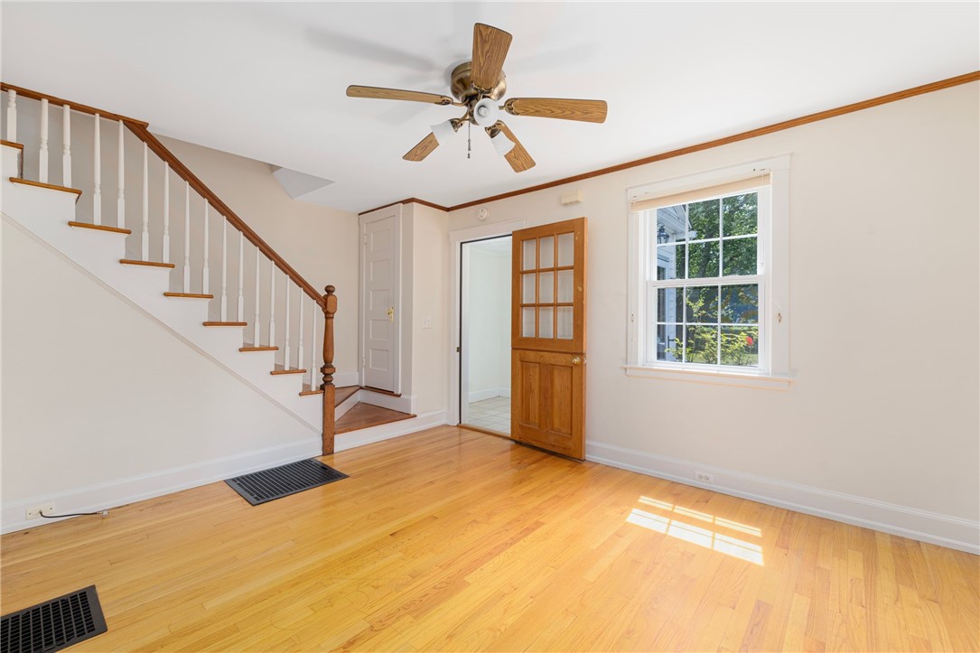 81 Old Fort Road Newport, RI 02840 - Photo 7 of 31 living room