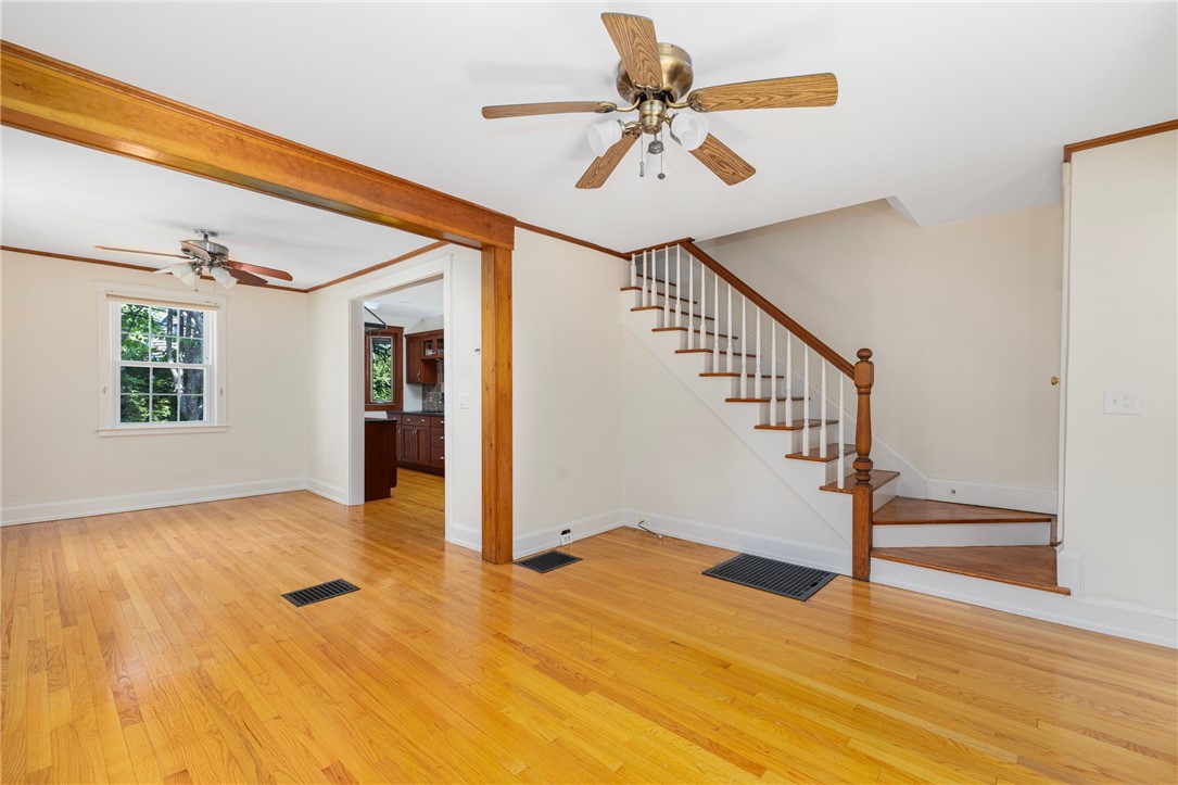 81 Old Fort Road Newport, RI 02840 - Photo 8 of 31 living room