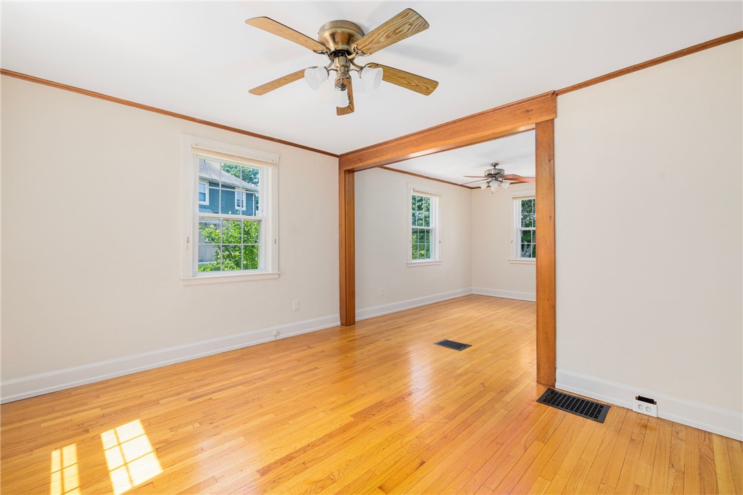 81 Old Fort Road Newport, RI 02840 - Photo 9 of 31 living room